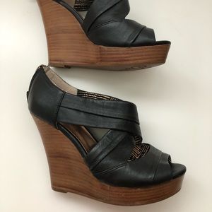 Seychelles Heritage Risky Business Wedge